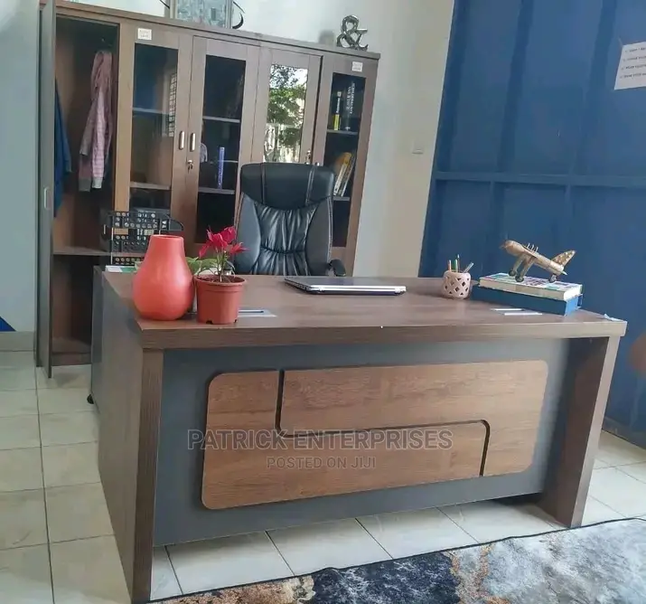 Executive Imported Office Desk 1.6 MTRS