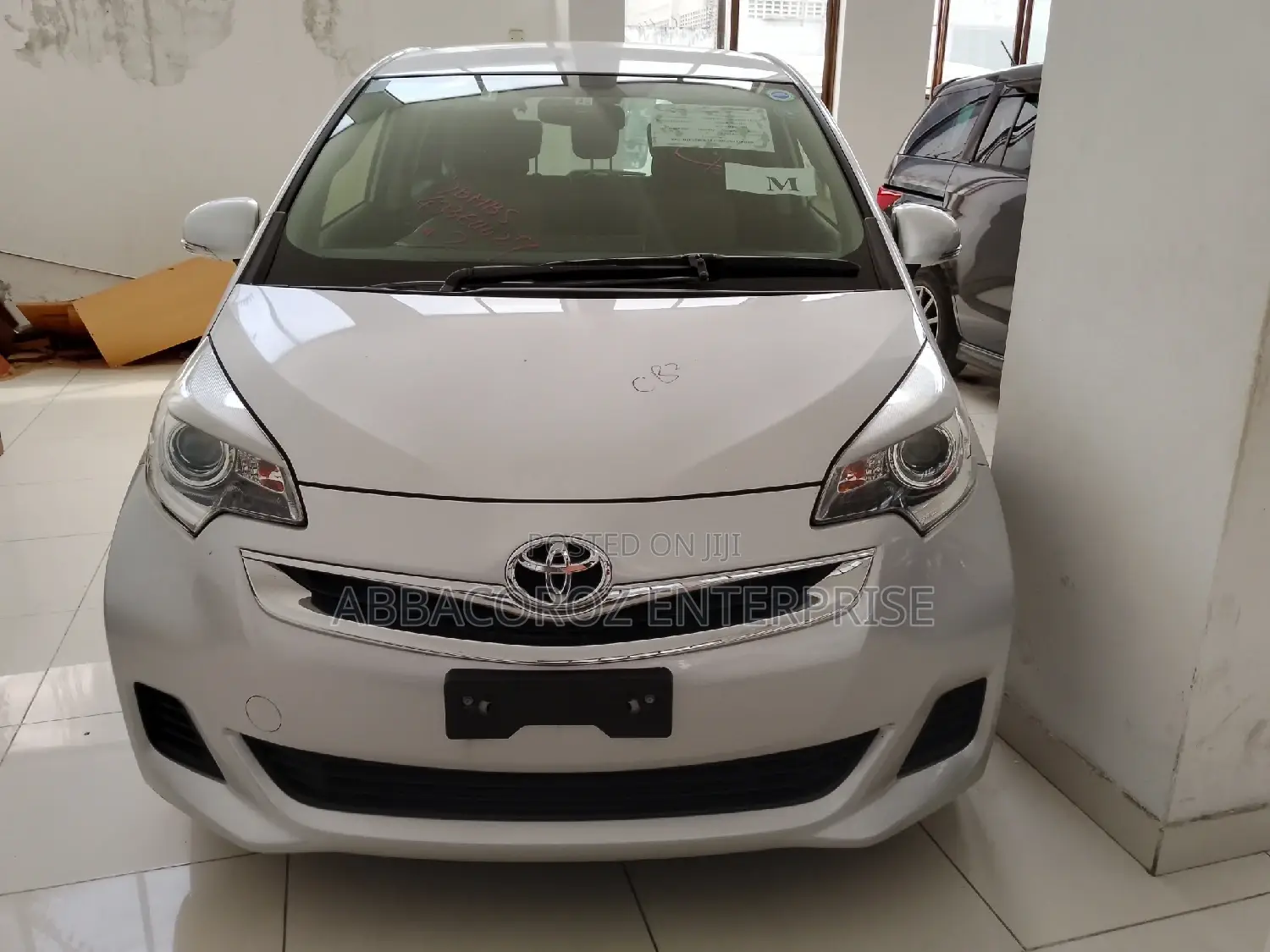 Toyota Ractis 2016 Silver