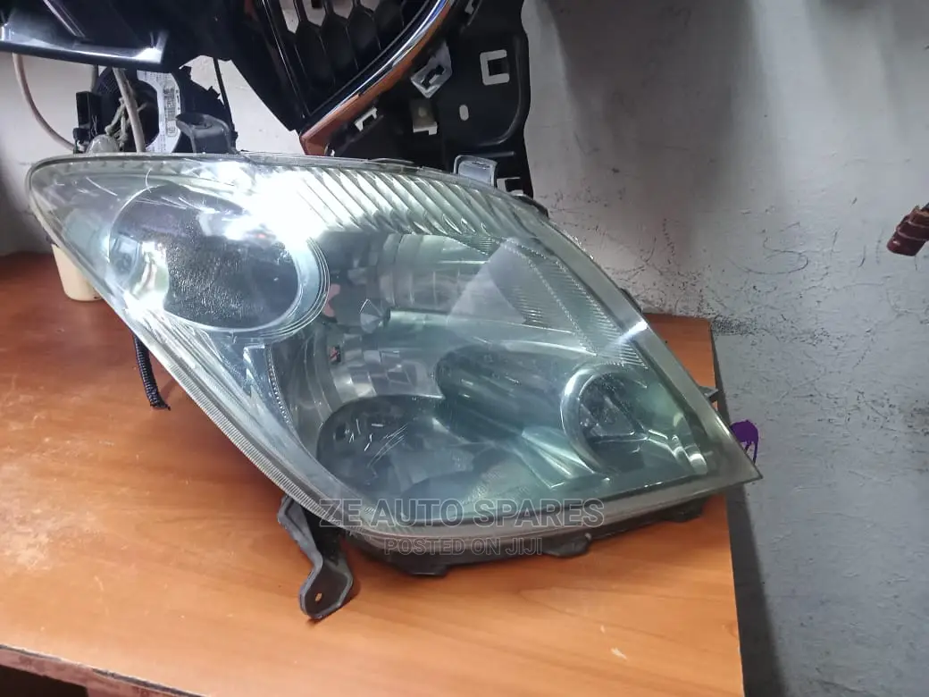 Toyota Ist 2005 Headlight Xenon