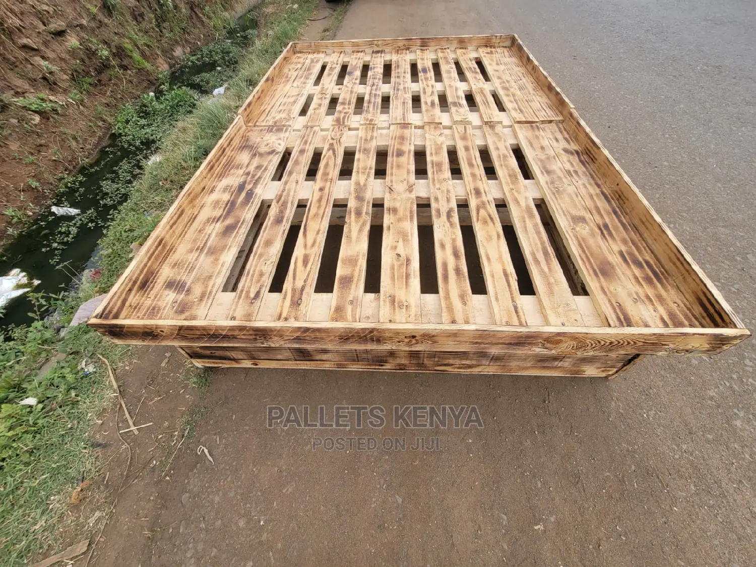 Pallet Bed- Detachable (LPV;)