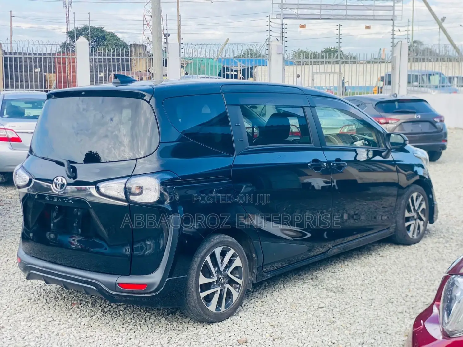 Toyota Sienta 1.5 FWD (6-seater) 2016 Black
