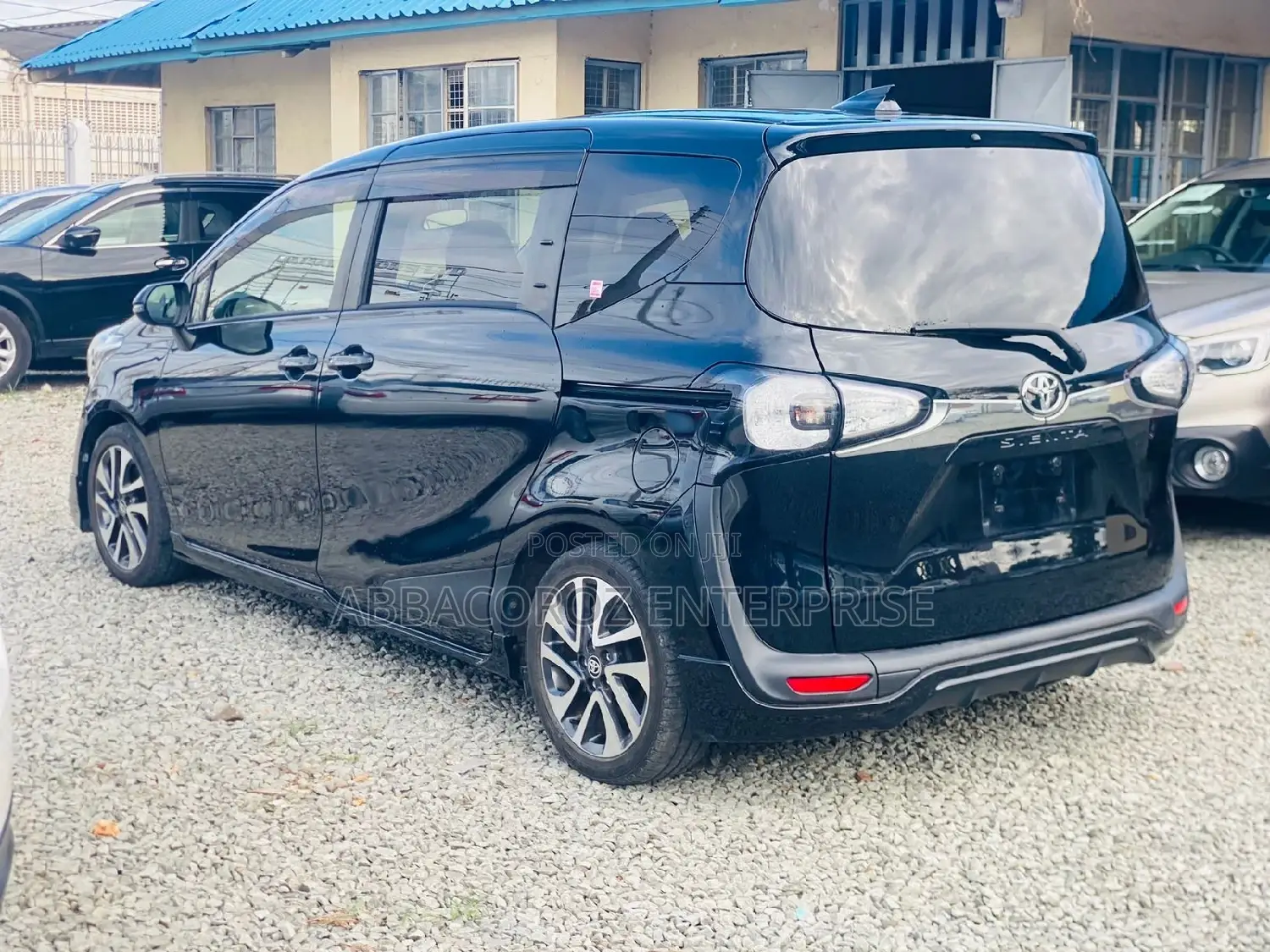 Toyota Sienta 1.5 FWD (6-seater) 2016 Black