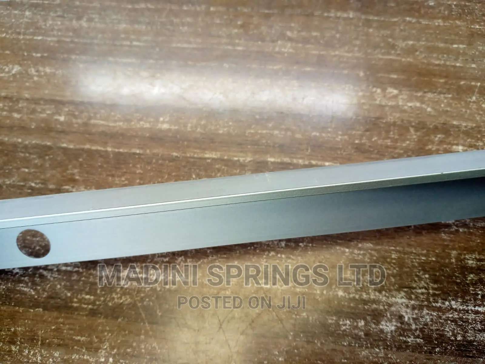 Aluminium L-Strips in Gold, Silver Matt Chrome Glossy