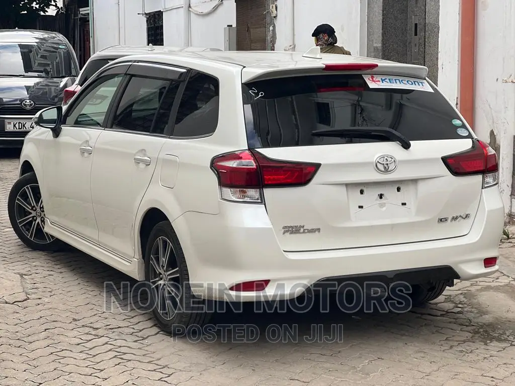 Toyota Corolla Fielder 2017 Off white