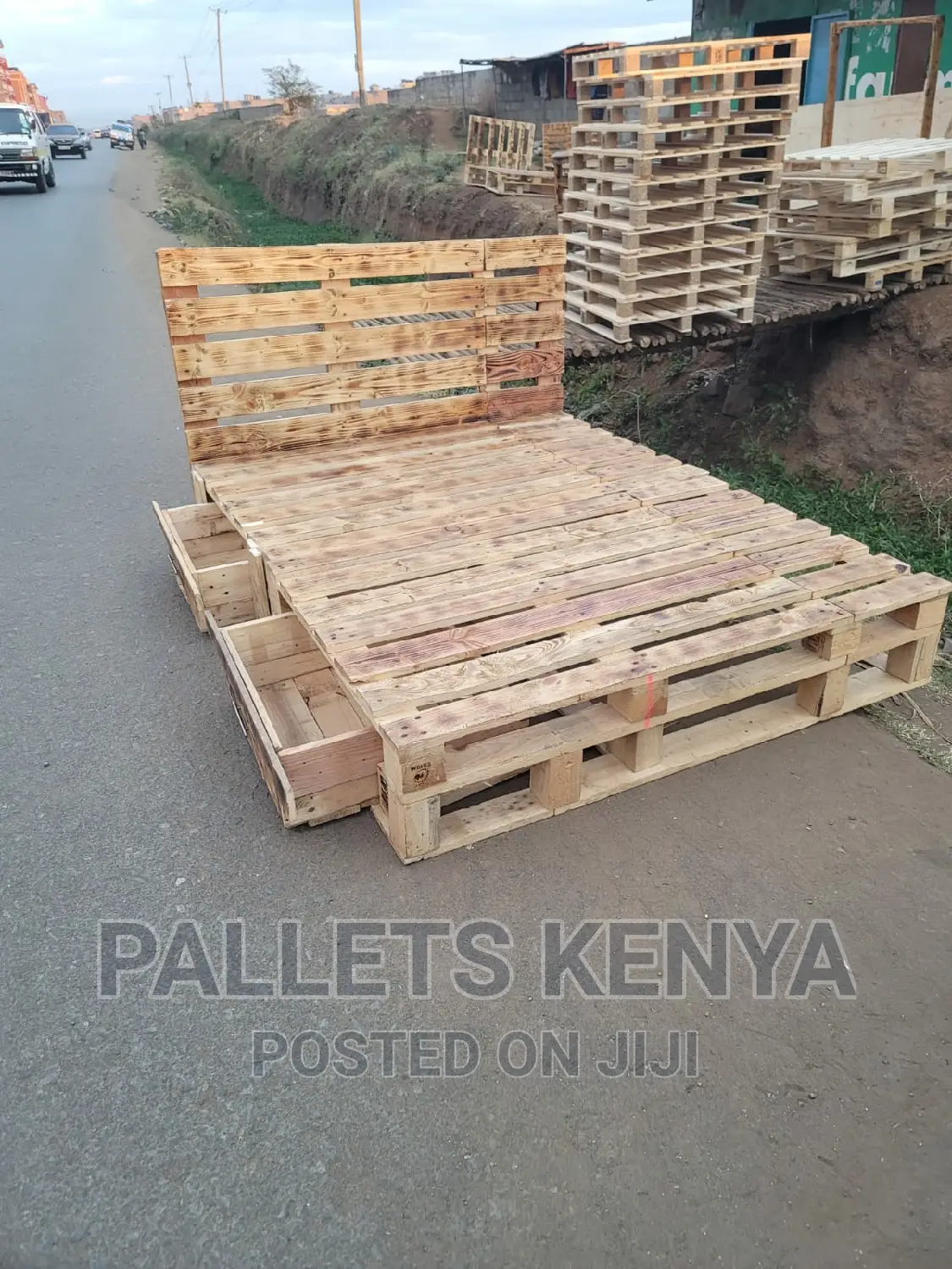 Pallet Bed- Detachable With Drawers (5*6ssized;,)
