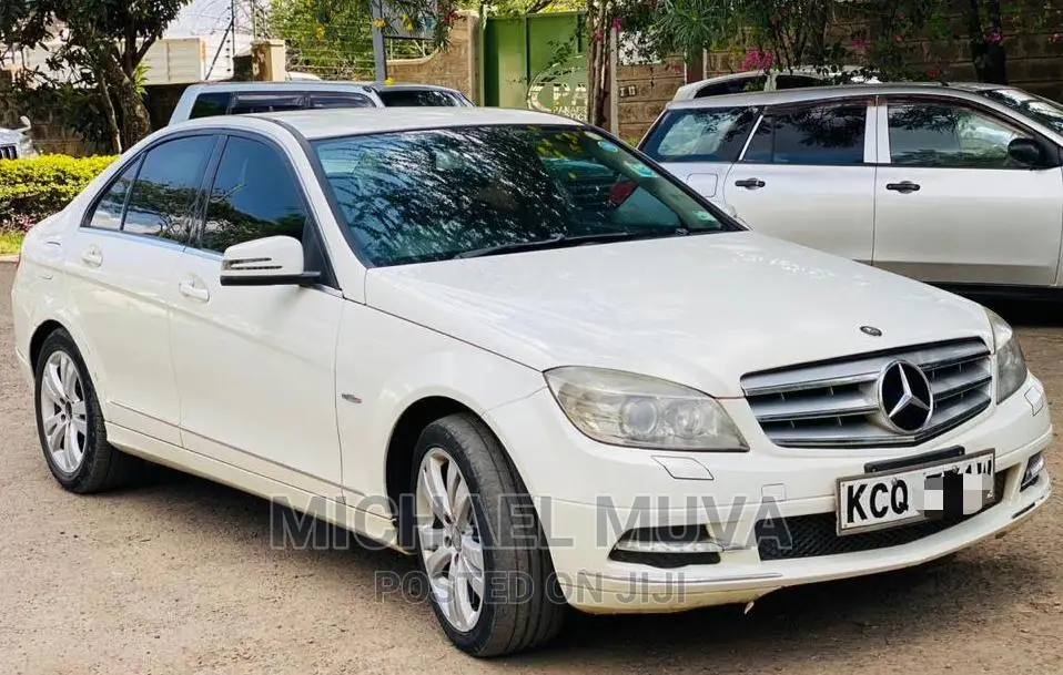 Mercedes-Benz C200 2011 Pearl