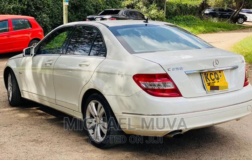 Mercedes-Benz C200 2011 Pearl
