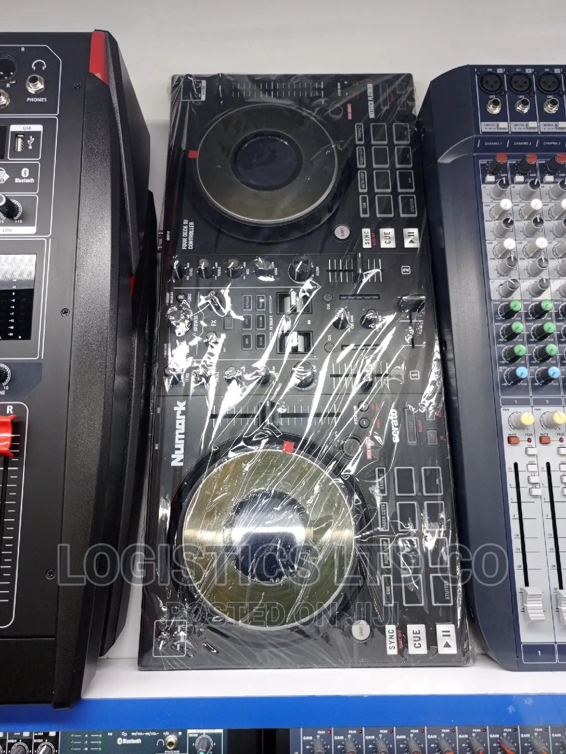 Numark Mixtrack Platinum FX-DJ Controller