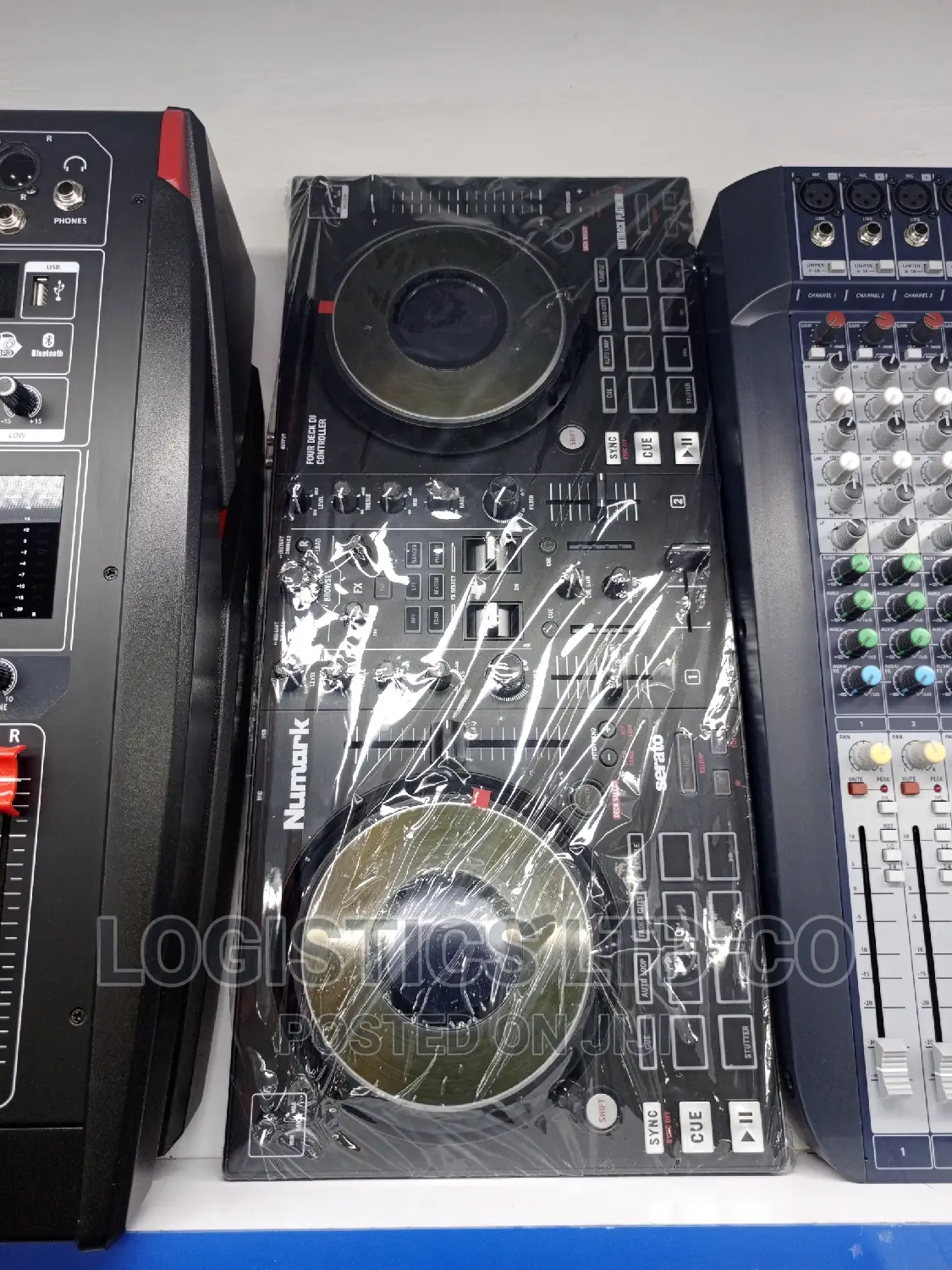 Numark Mixtrack Platinum FX-DJ Controller