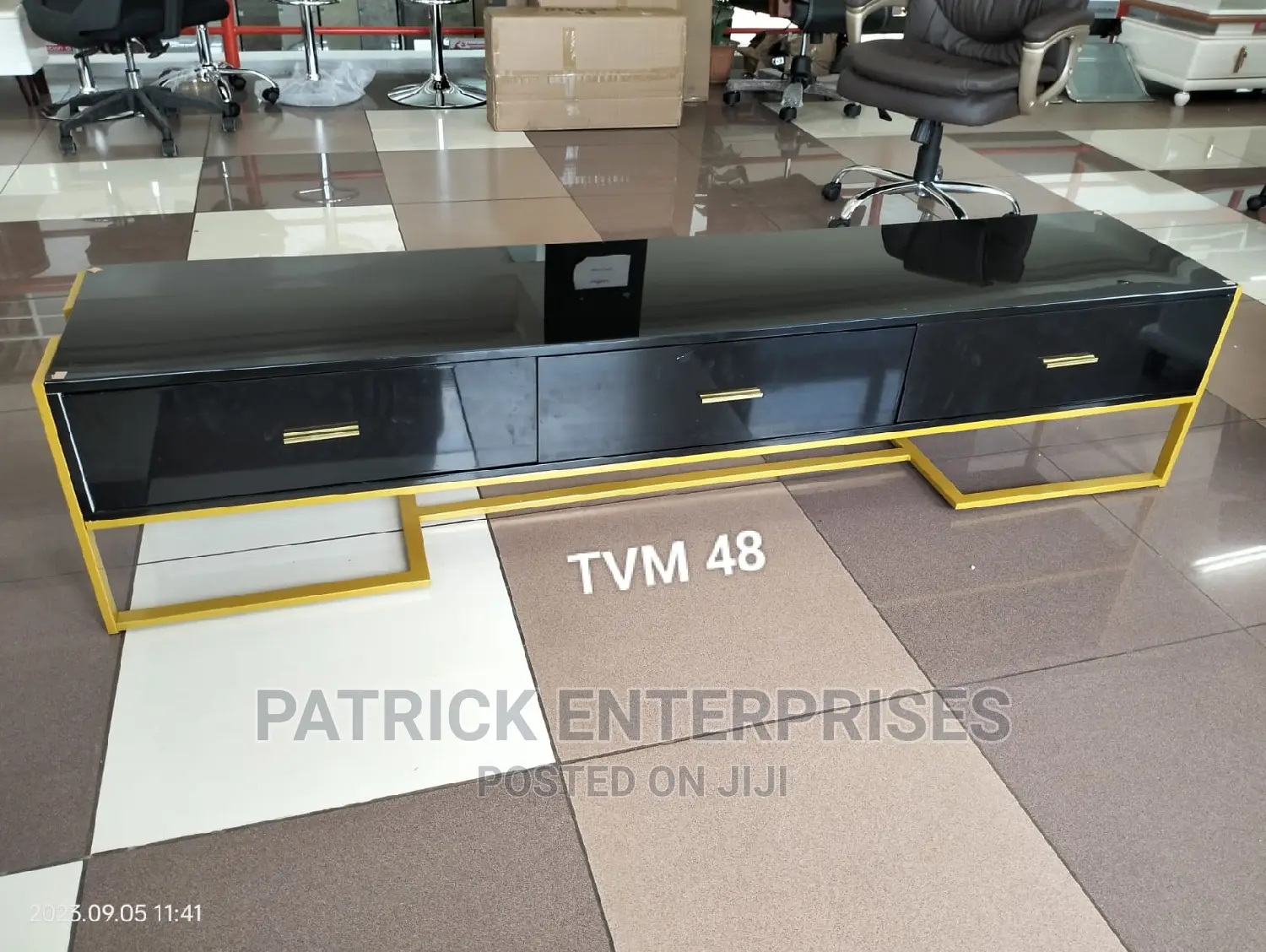 Imported Morden TV Stand With Metal Stand, Top Glass