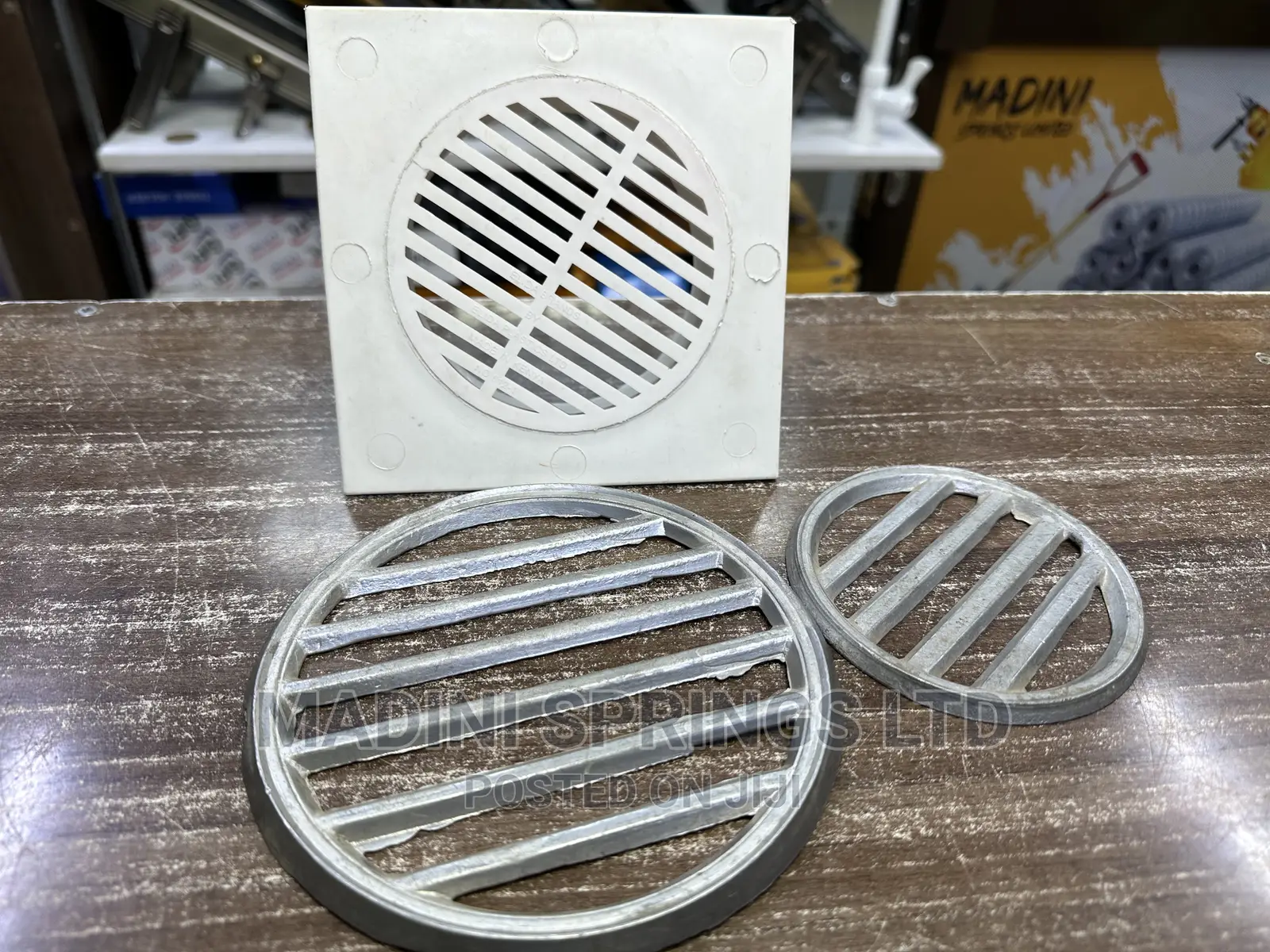 Metallic and Plastic Waste Floor Traps(In Different Sizes)