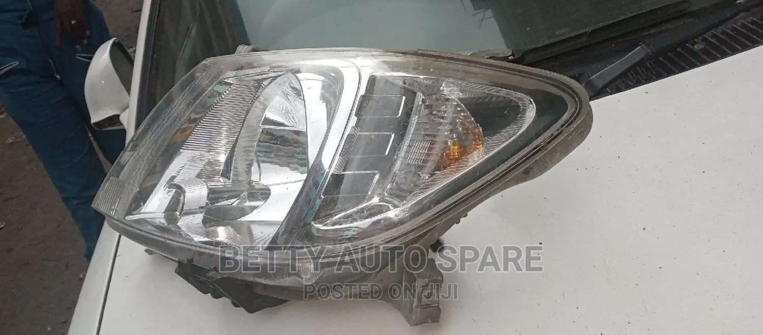 Toyota Hilux Vigo Headlight
