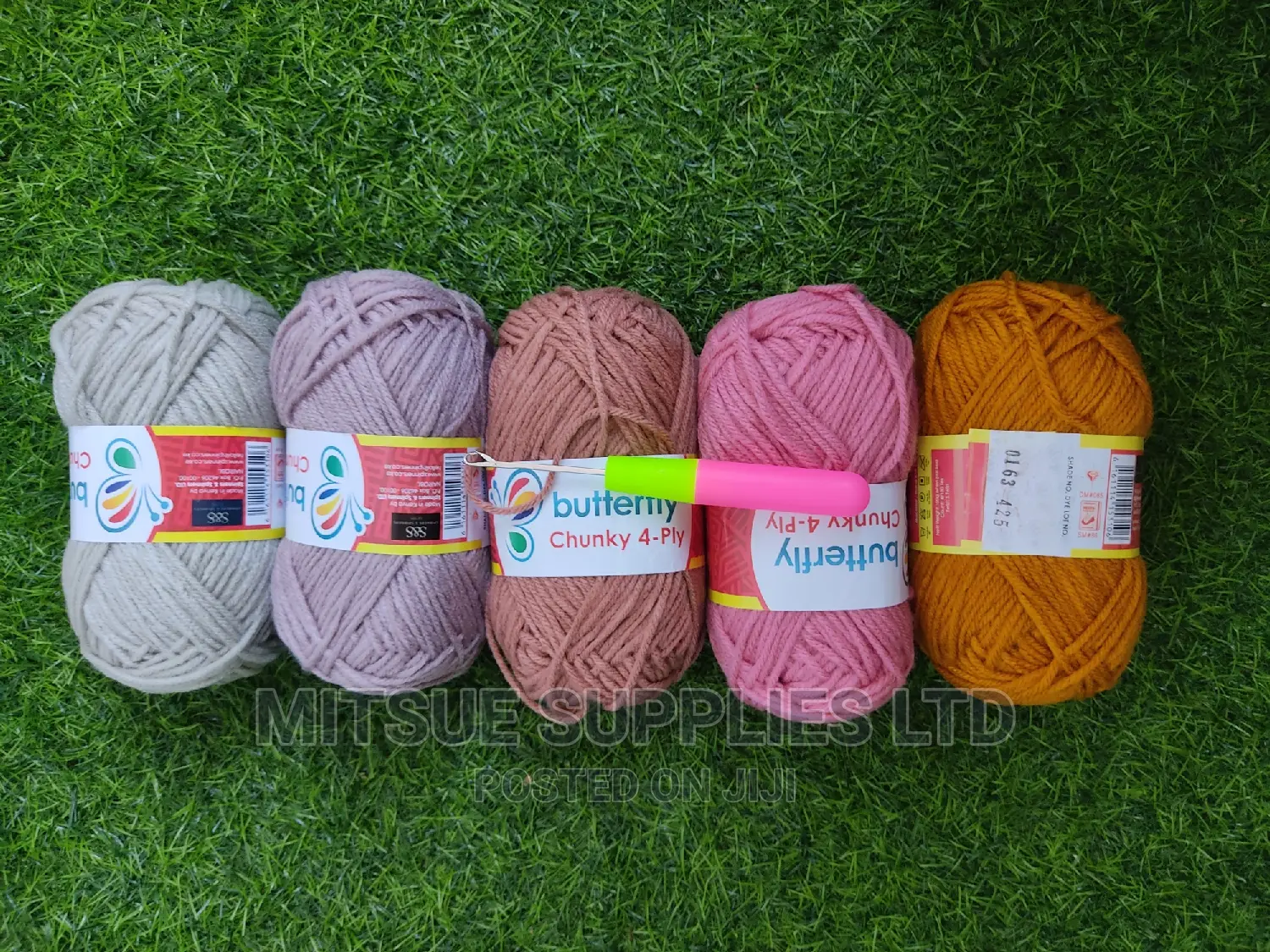 Butterfly Chunky Mixed Colour Yarn With Knitting Latch