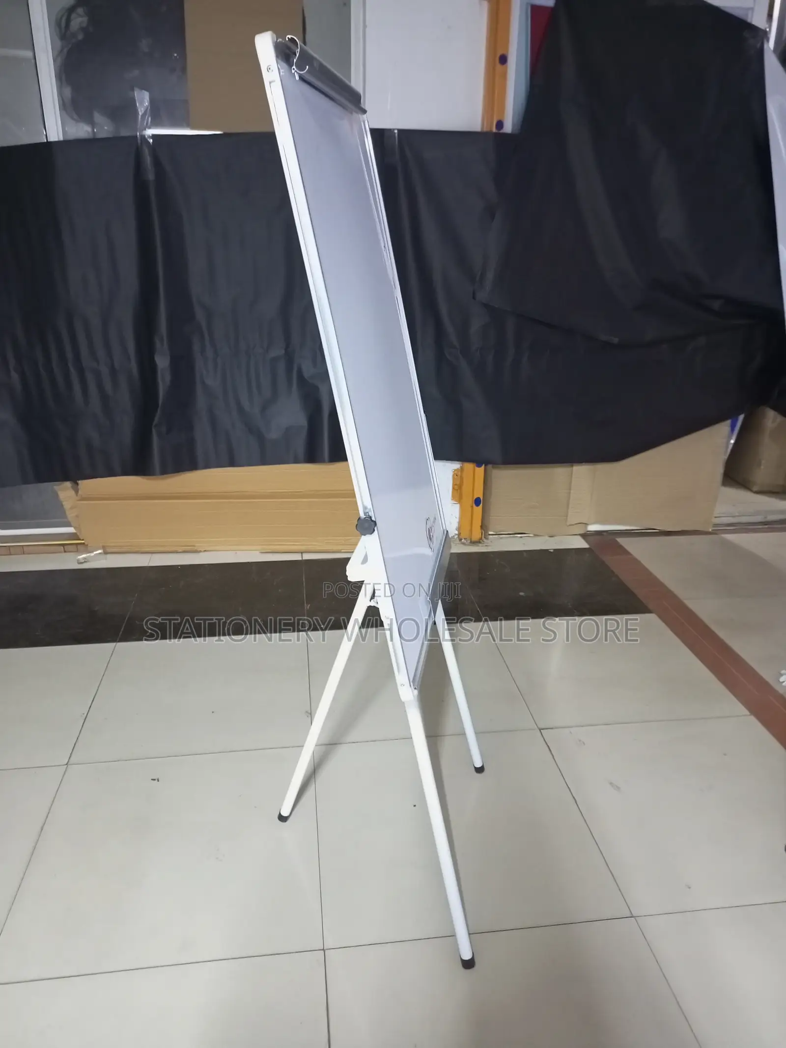 White Board With Tripod Stand 0.9m X 0.6m