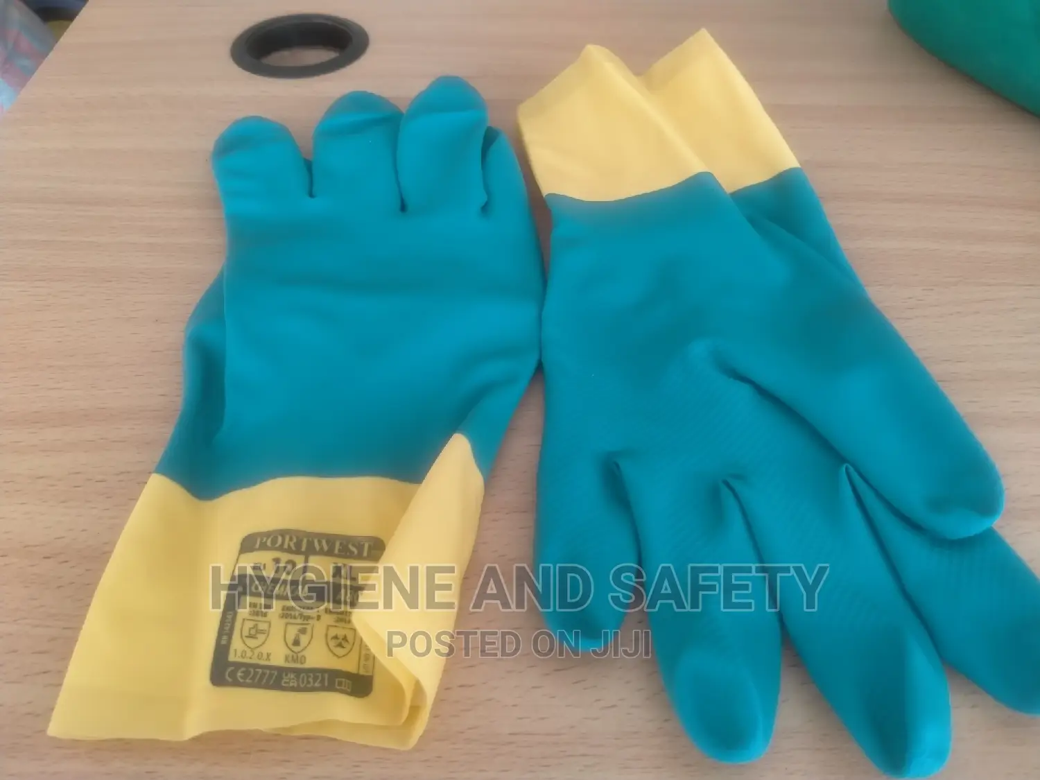Bi-colour Gloves