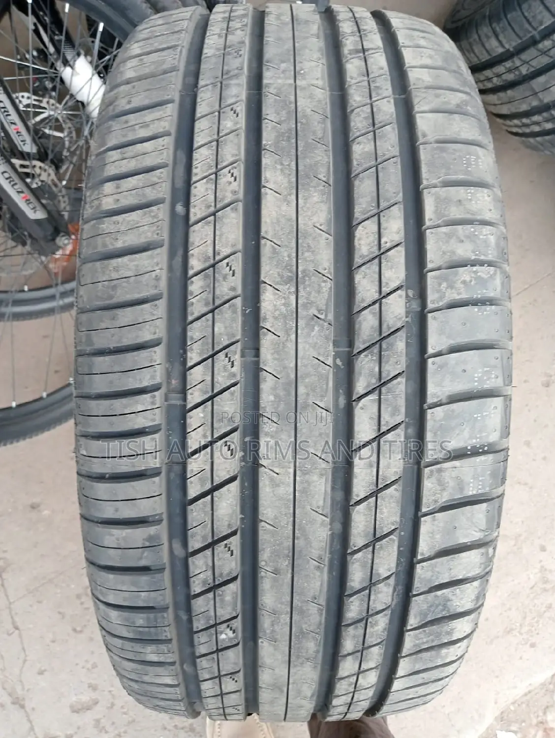 305/40r22 Rxquest Tire