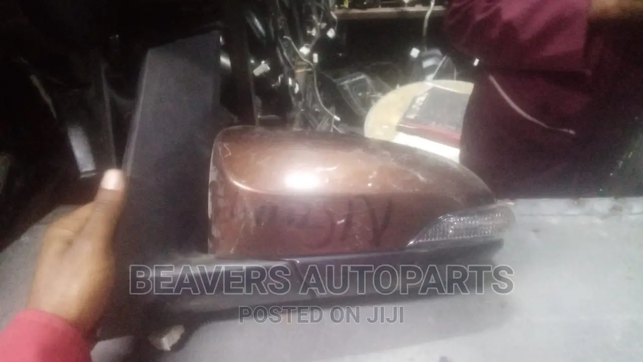 Toyota Isis 2010-2017 Side Mirror