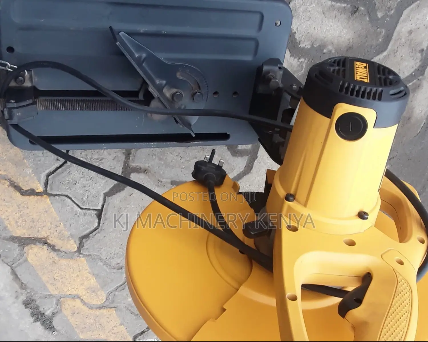 Cut of Saw Dewalt_machine