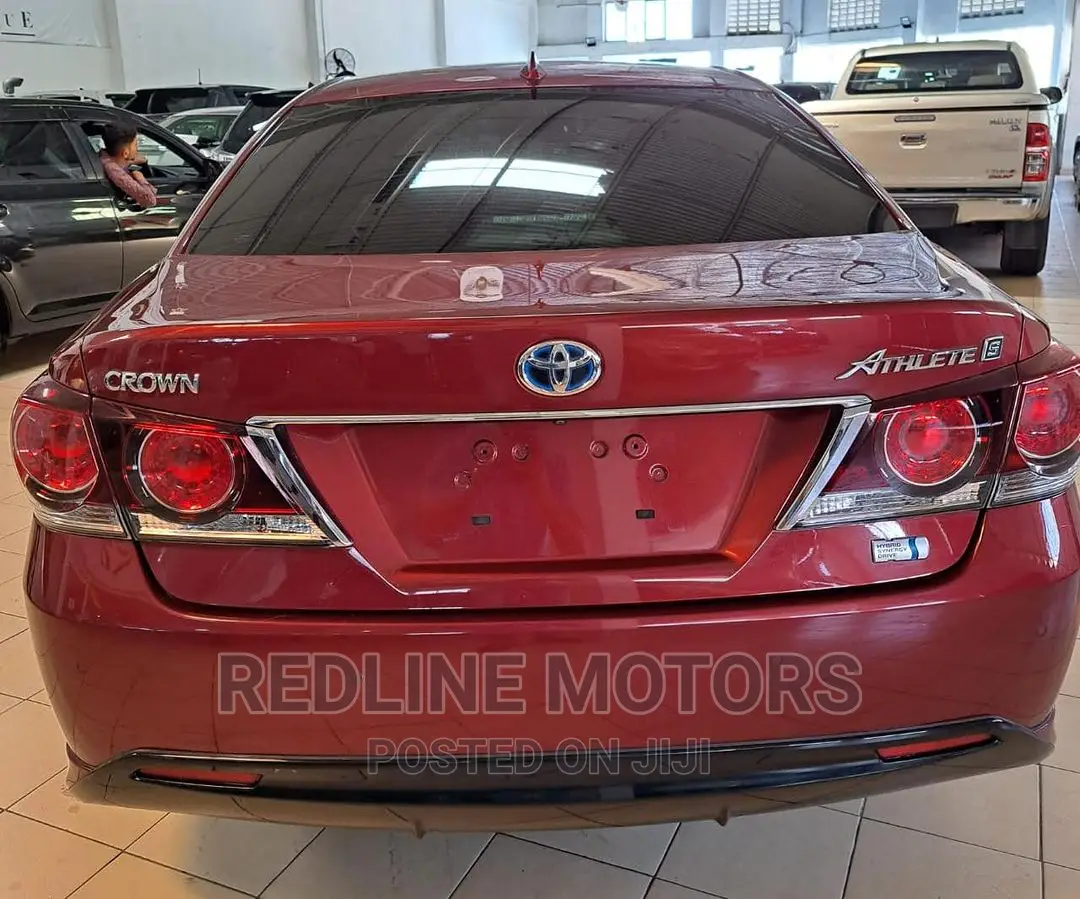 Toyota Crown 2016 Red