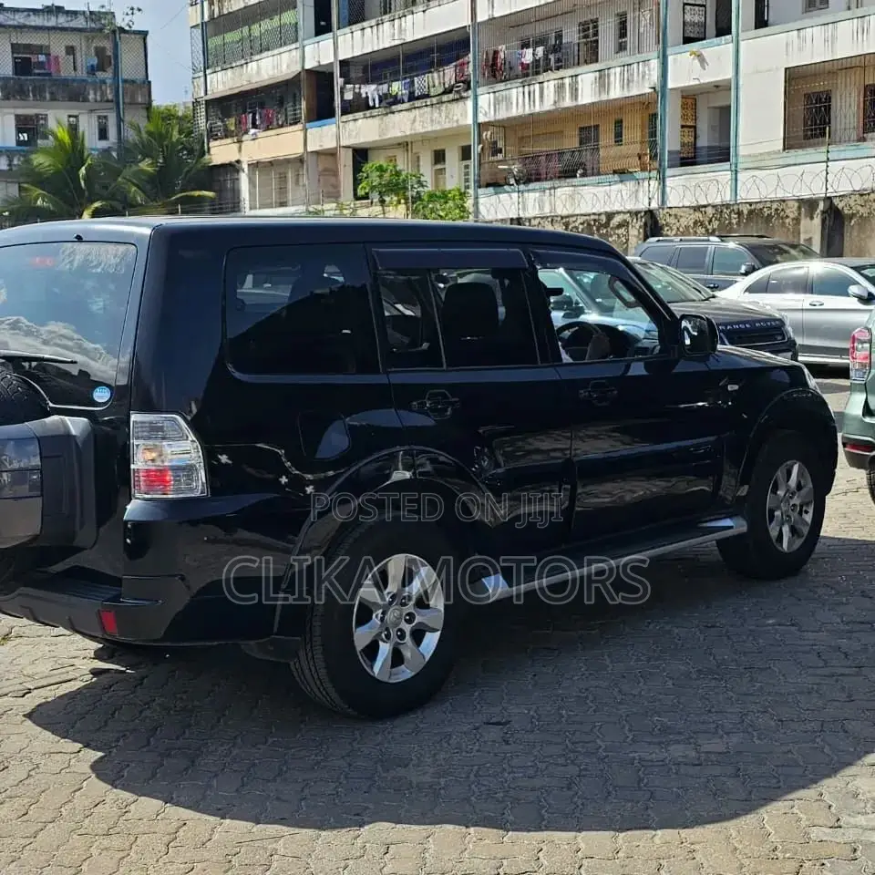 Mitsubishi Pajero V90 2.8 GL 2016 Black