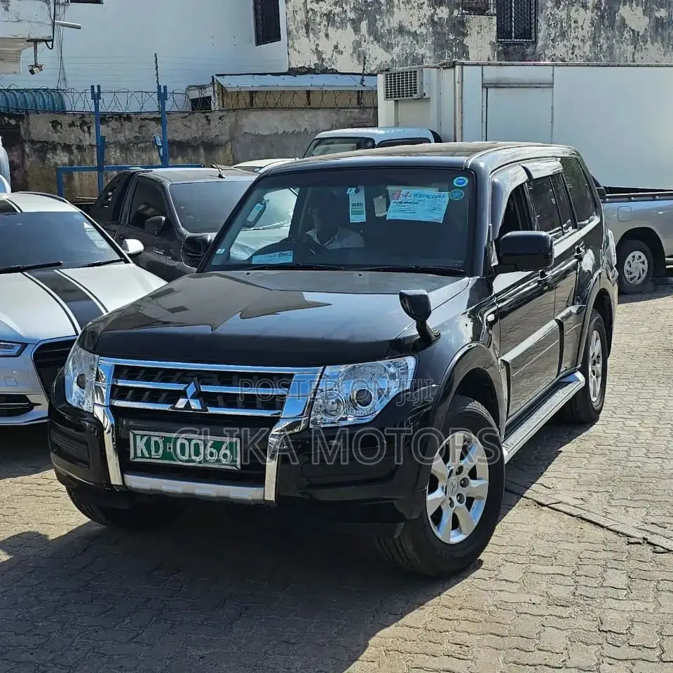 Mitsubishi Pajero V90 2.8 GL 2016 Black