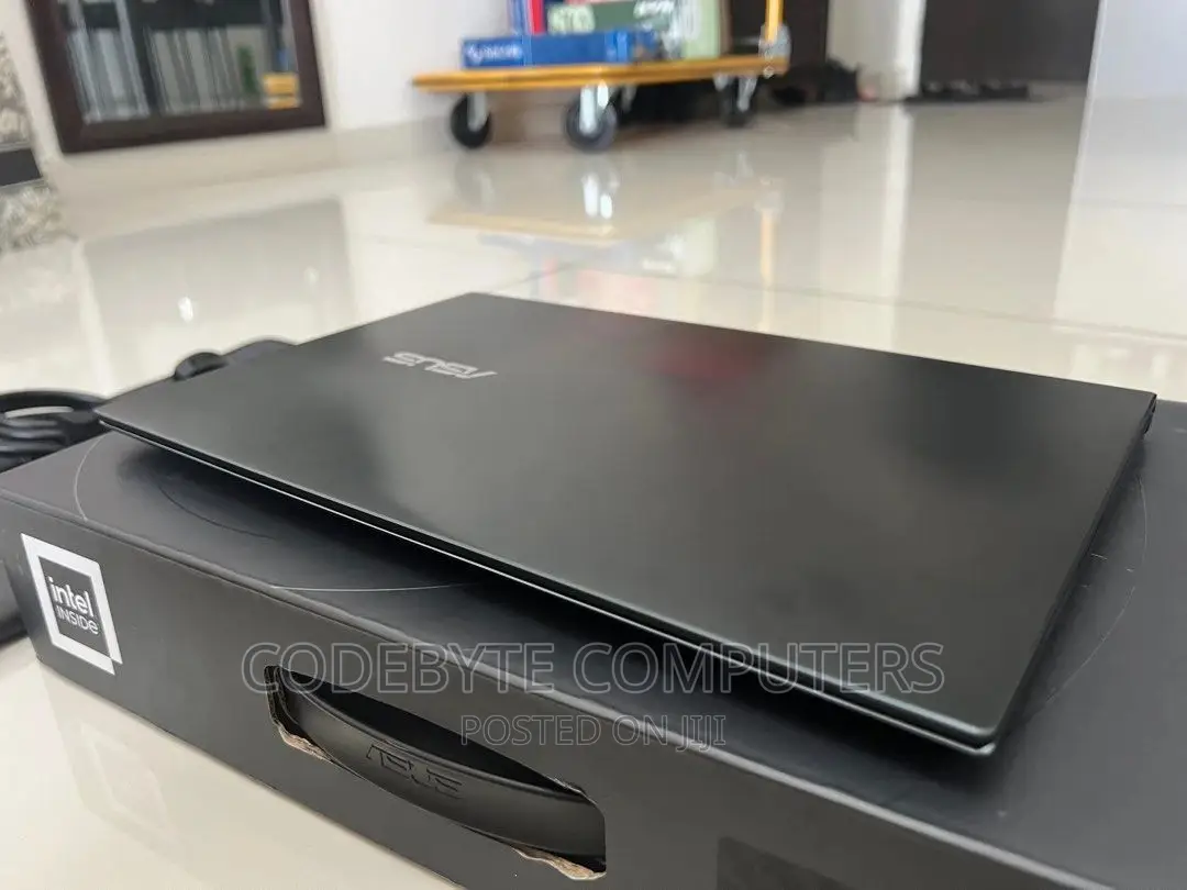 New Laptop Asus ZenBook UX430UA 8GB Intel Core i5 SSD 512GB