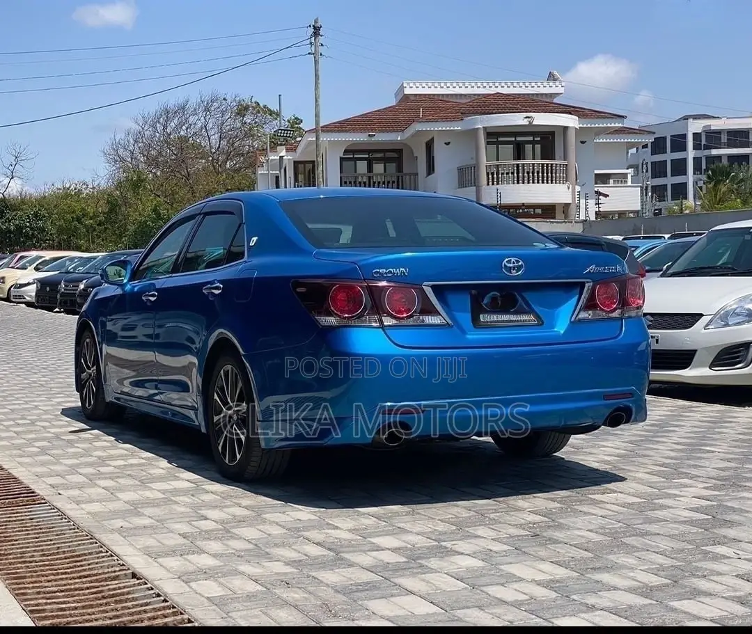 Toyota Crown 2016 Blue