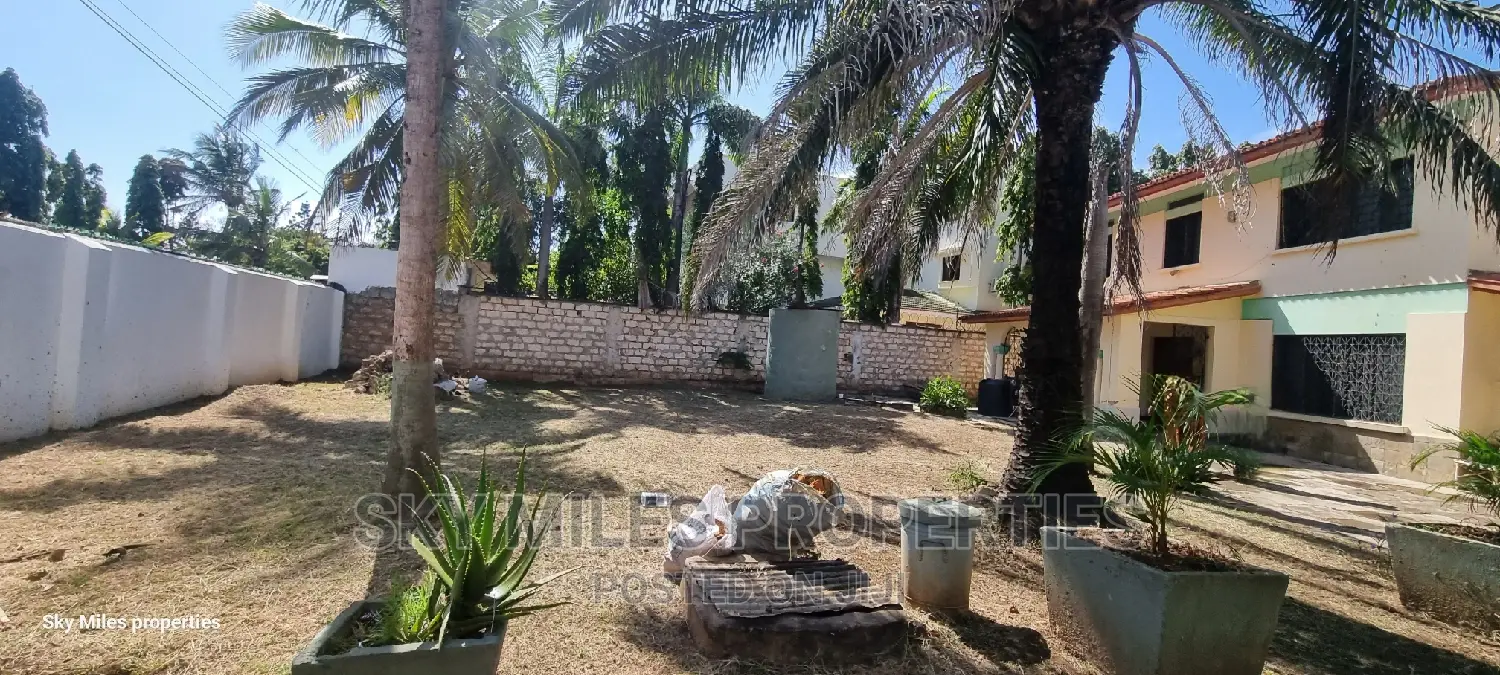 3bdrm Maisonette in 4Th Avenue, Nyali for sale
