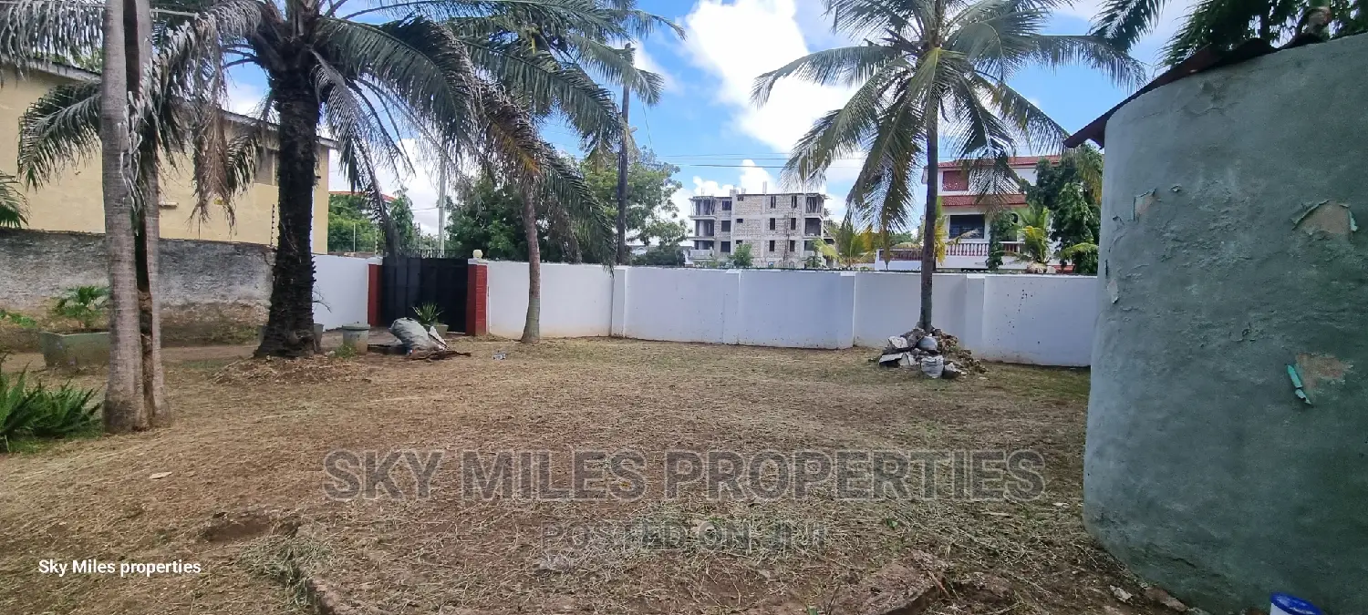3bdrm Maisonette in 4Th Avenue, Nyali for sale