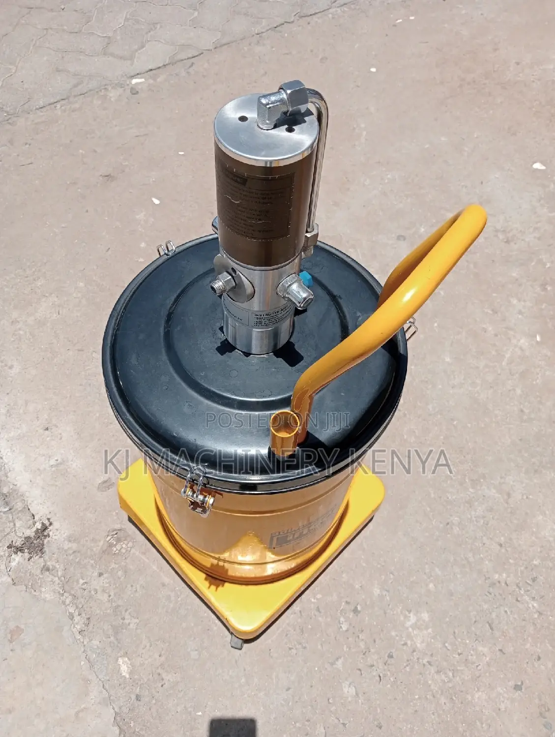 Grease Pumps(Available in 30litres)
