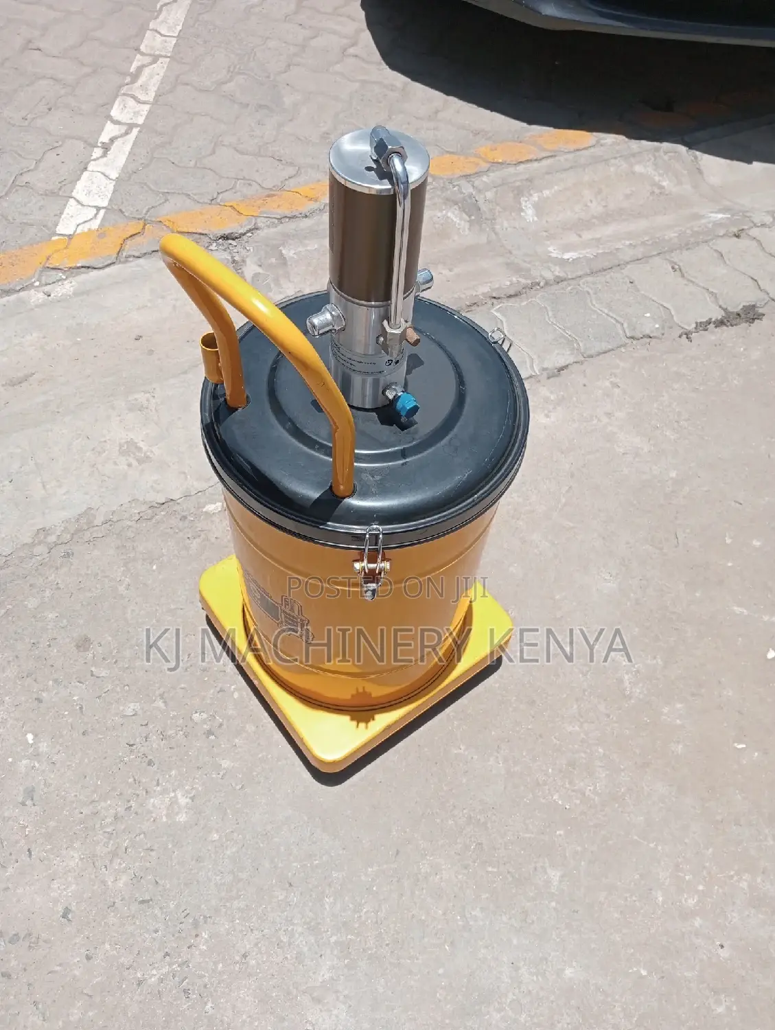 Grease Pumps(Available in 30litres)