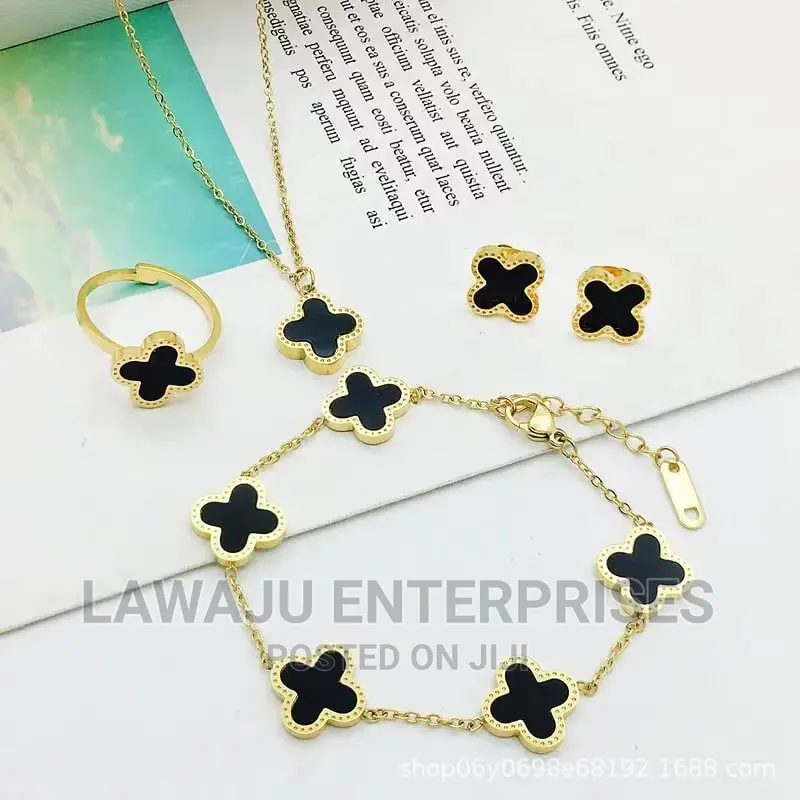 Ladies Vancleef Gift Set
