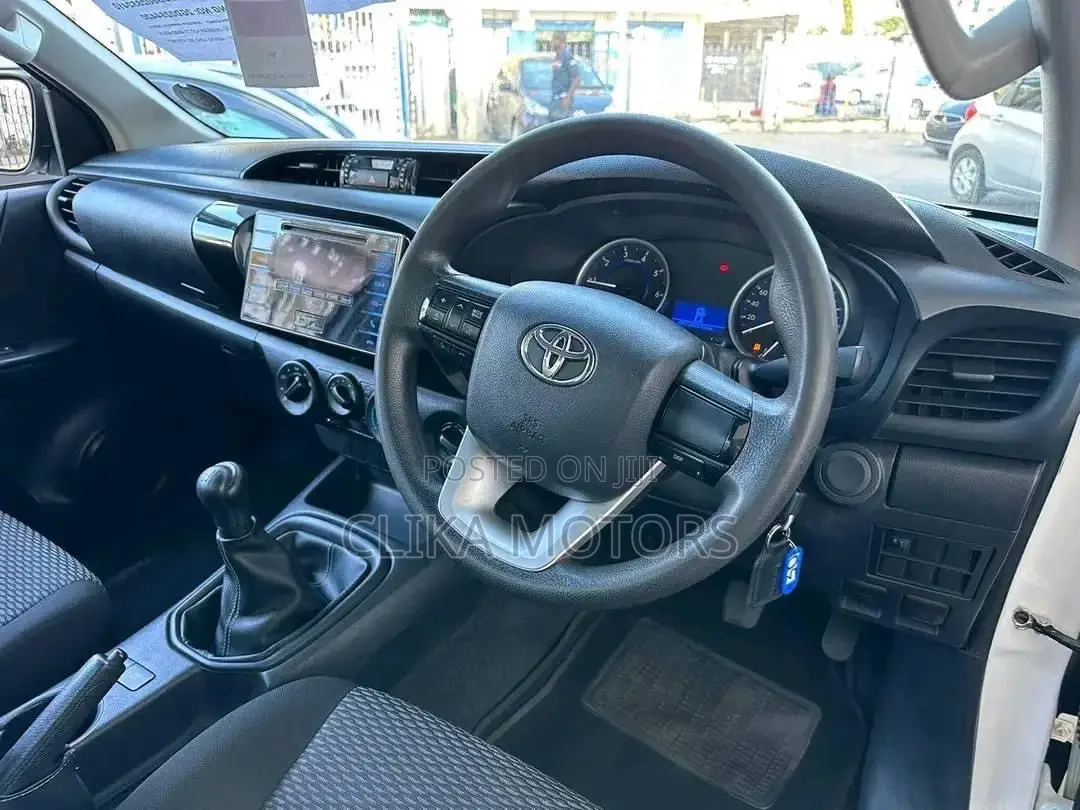 Toyota Hilux 2017 White