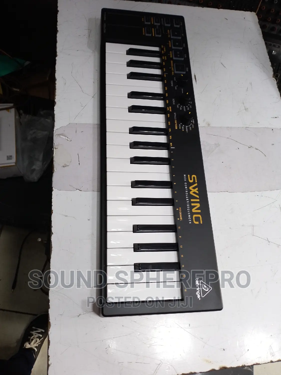 Behringer Swing 32 Key Midi Keyboard