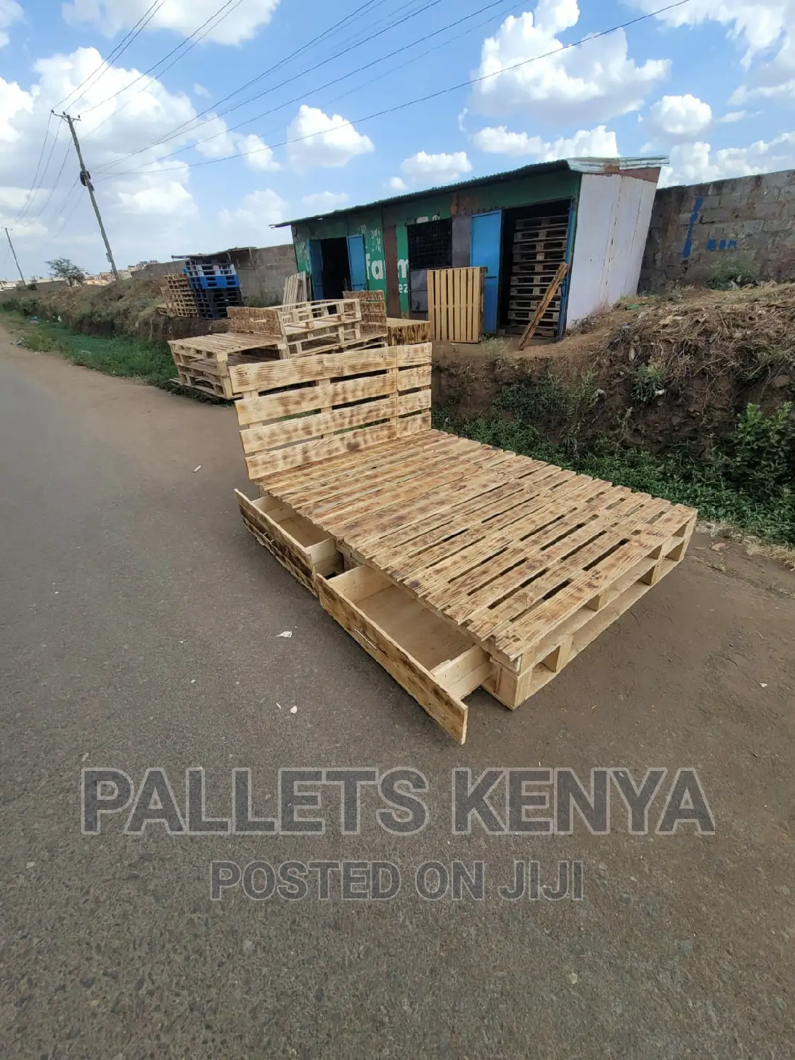 5*6 Pallet Bed- Detachable With Drawers ($ at £)