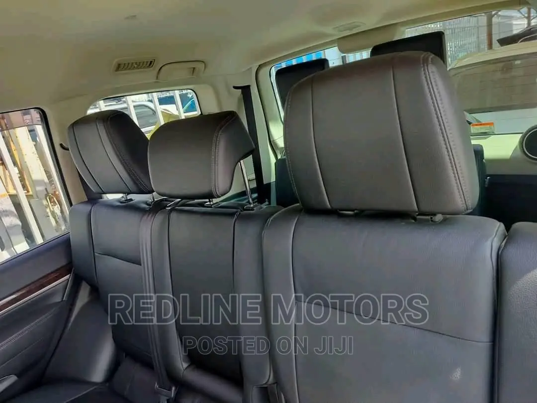 Mitsubishi Pajero 2017 Silver