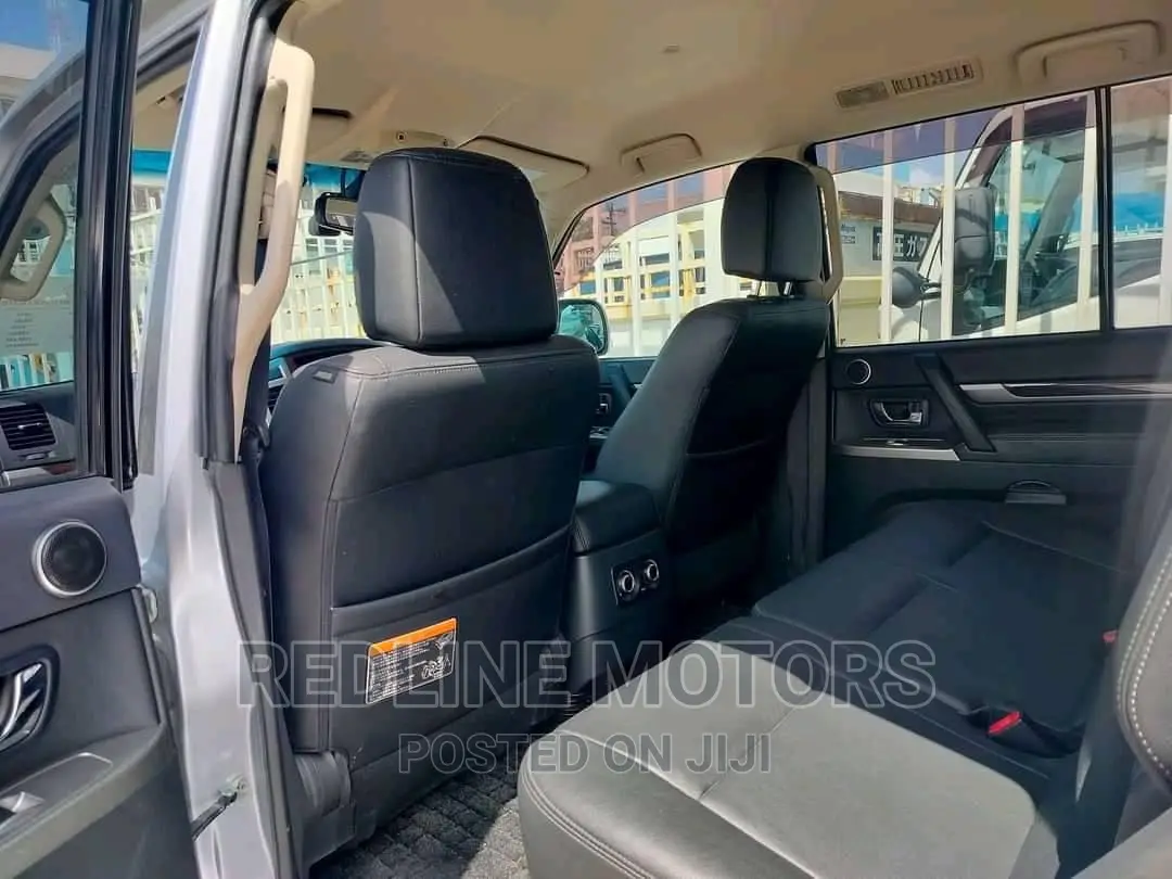 Mitsubishi Pajero 2017 Silver