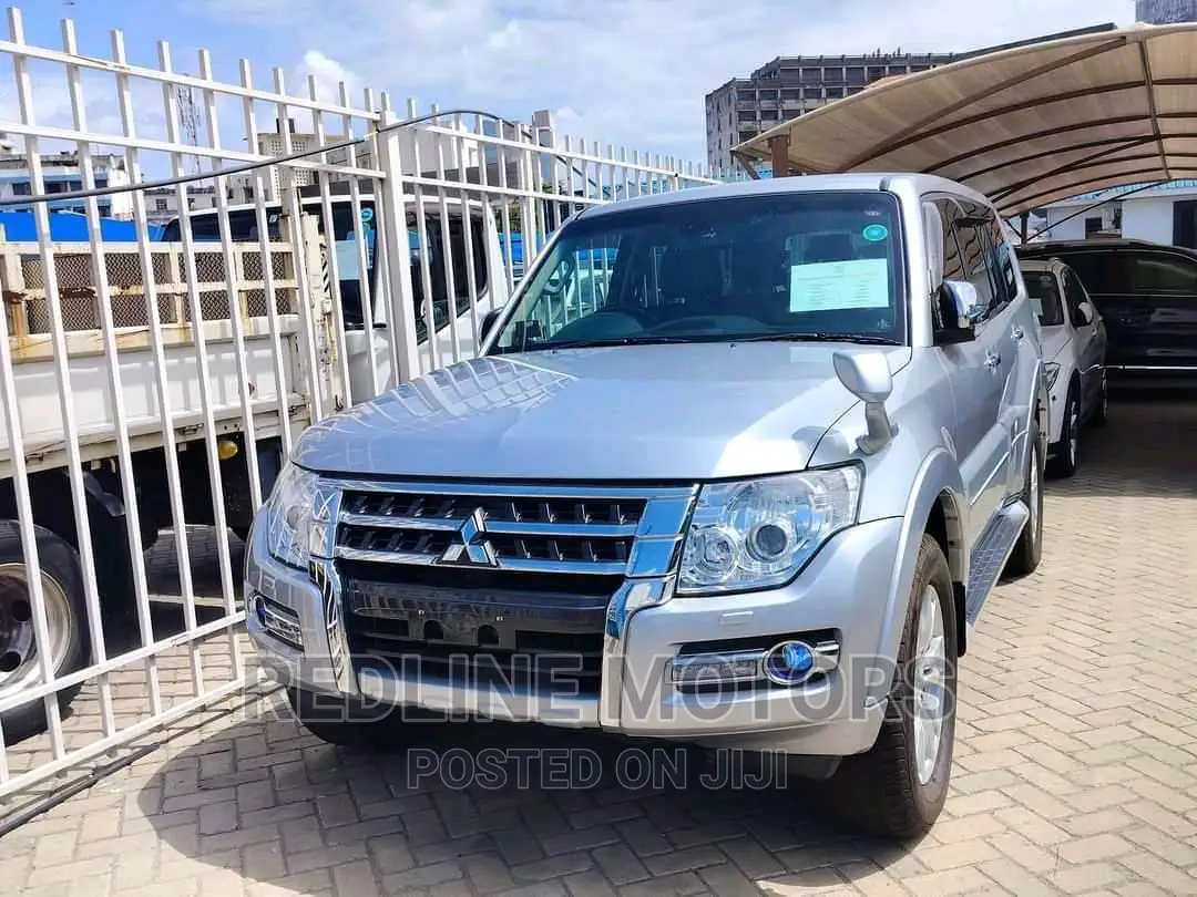 Mitsubishi Pajero 2017 Silver