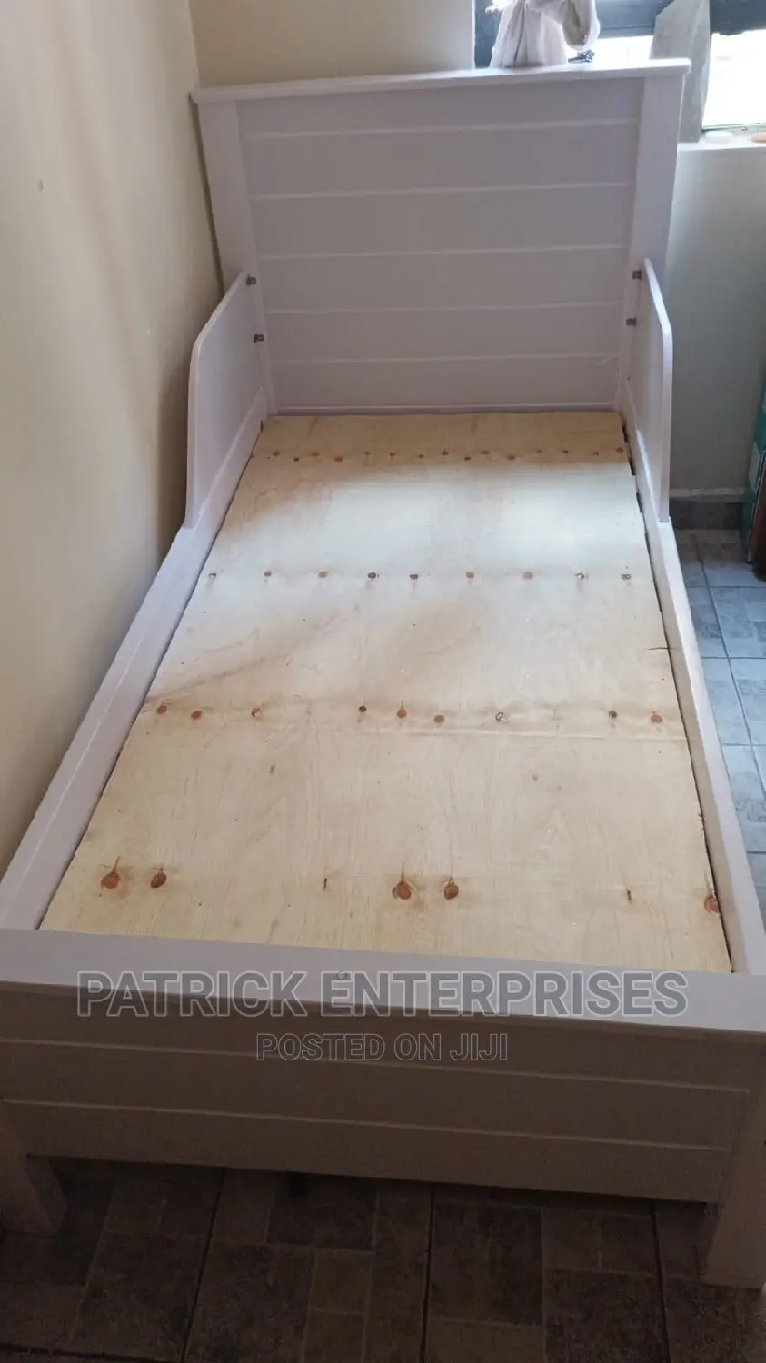 Morden Wooden Toddler Bed 3 by 6 Fitts