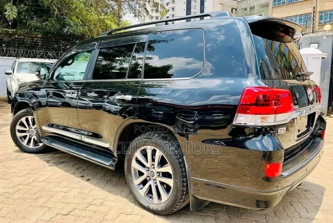 Toyota Land Cruiser 2016 Black