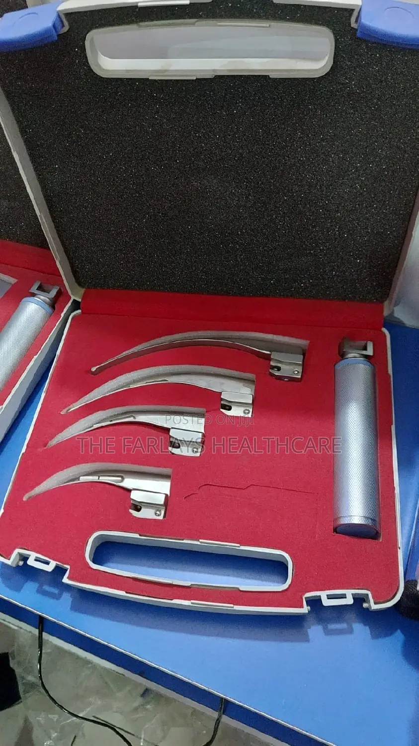 Laryngoscope 4 Blades.