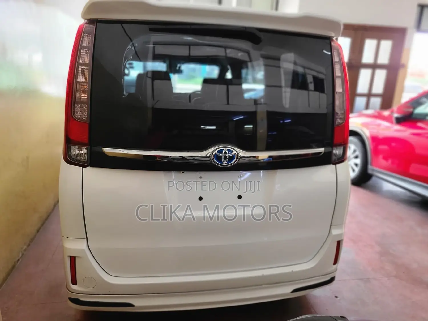 Toyota Esquire 2017 White