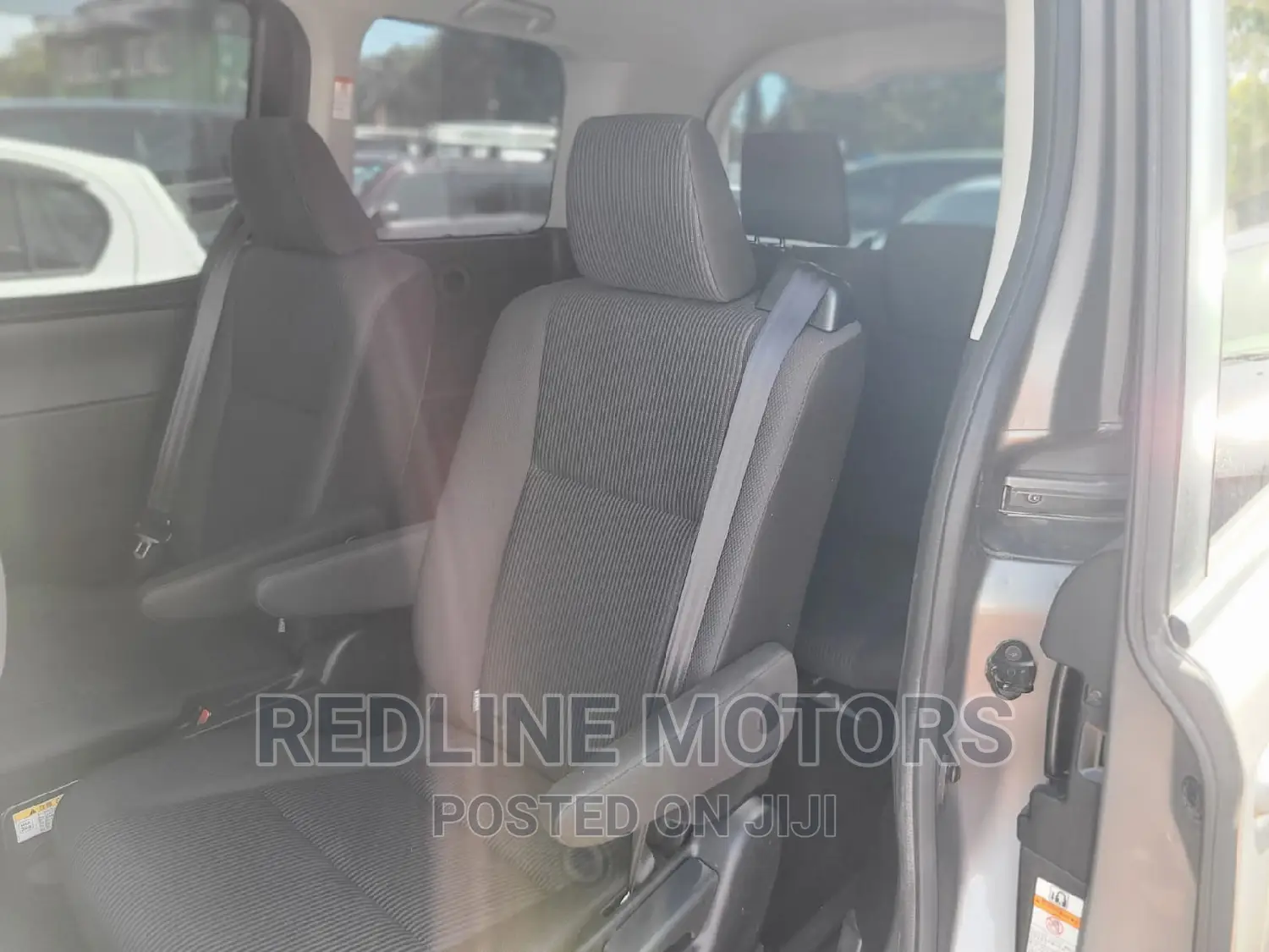 Toyota Noah 2016 Silver