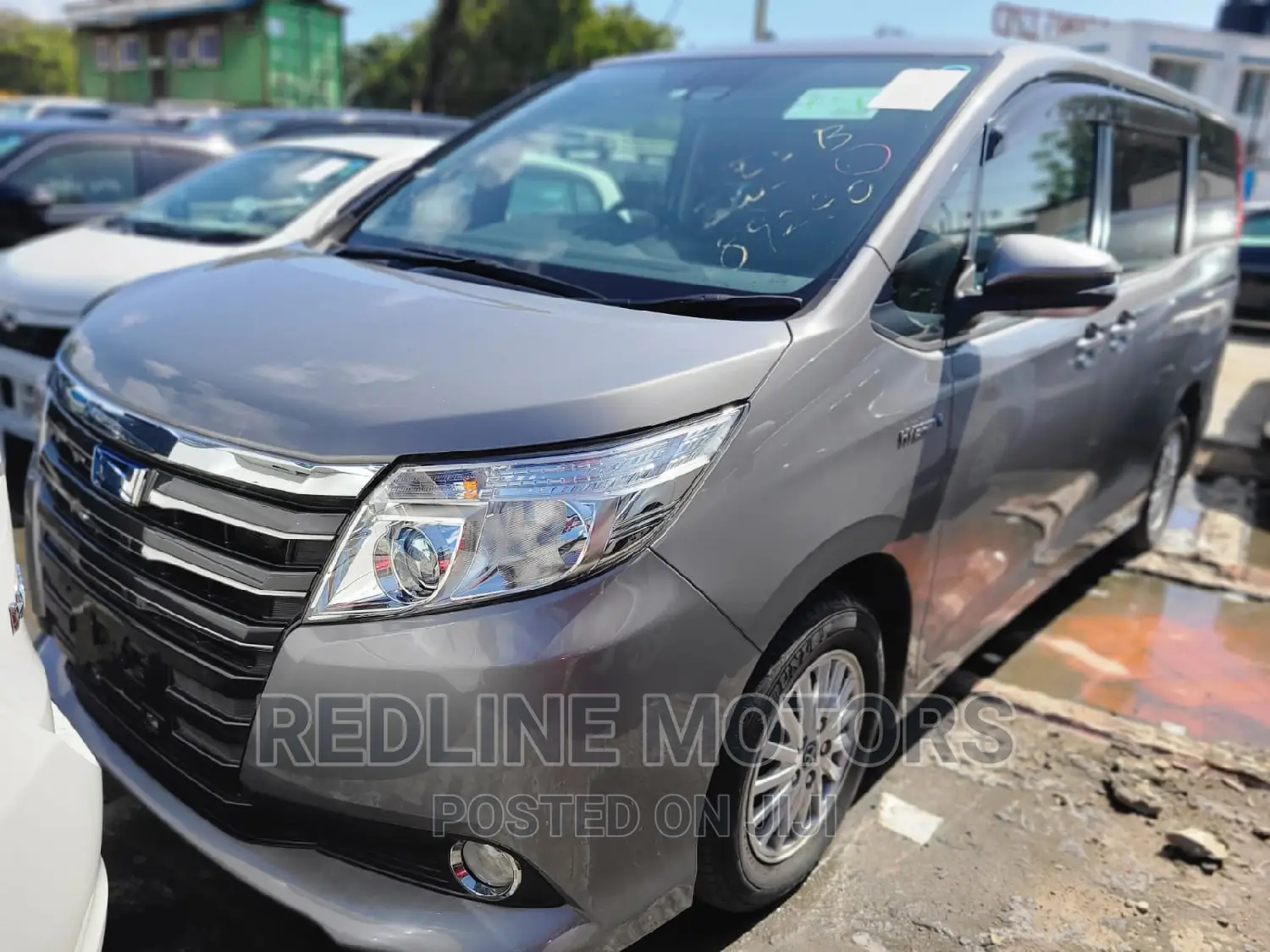 Toyota Noah 2016 Silver