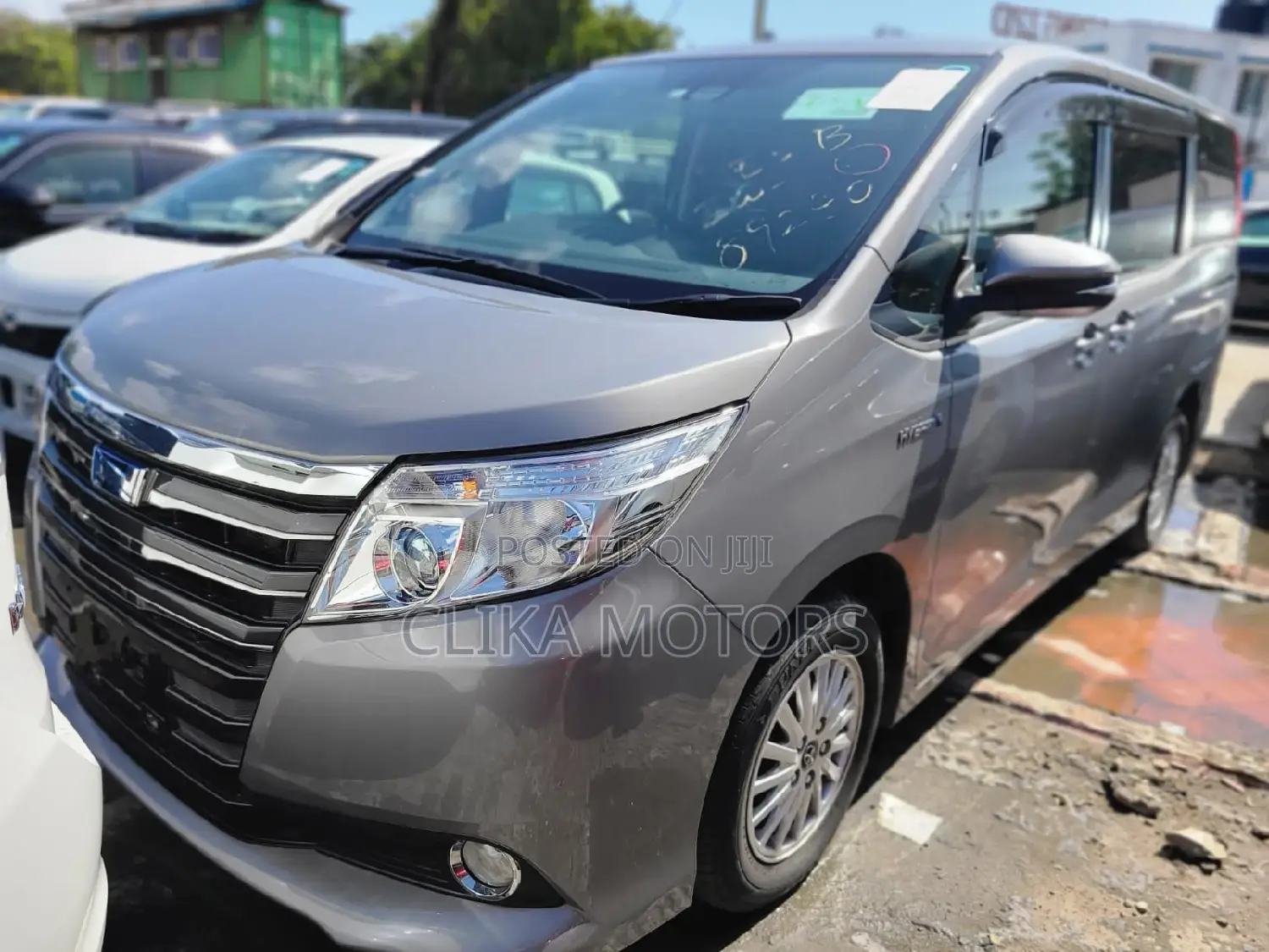 Toyota Noah 2016 Silver