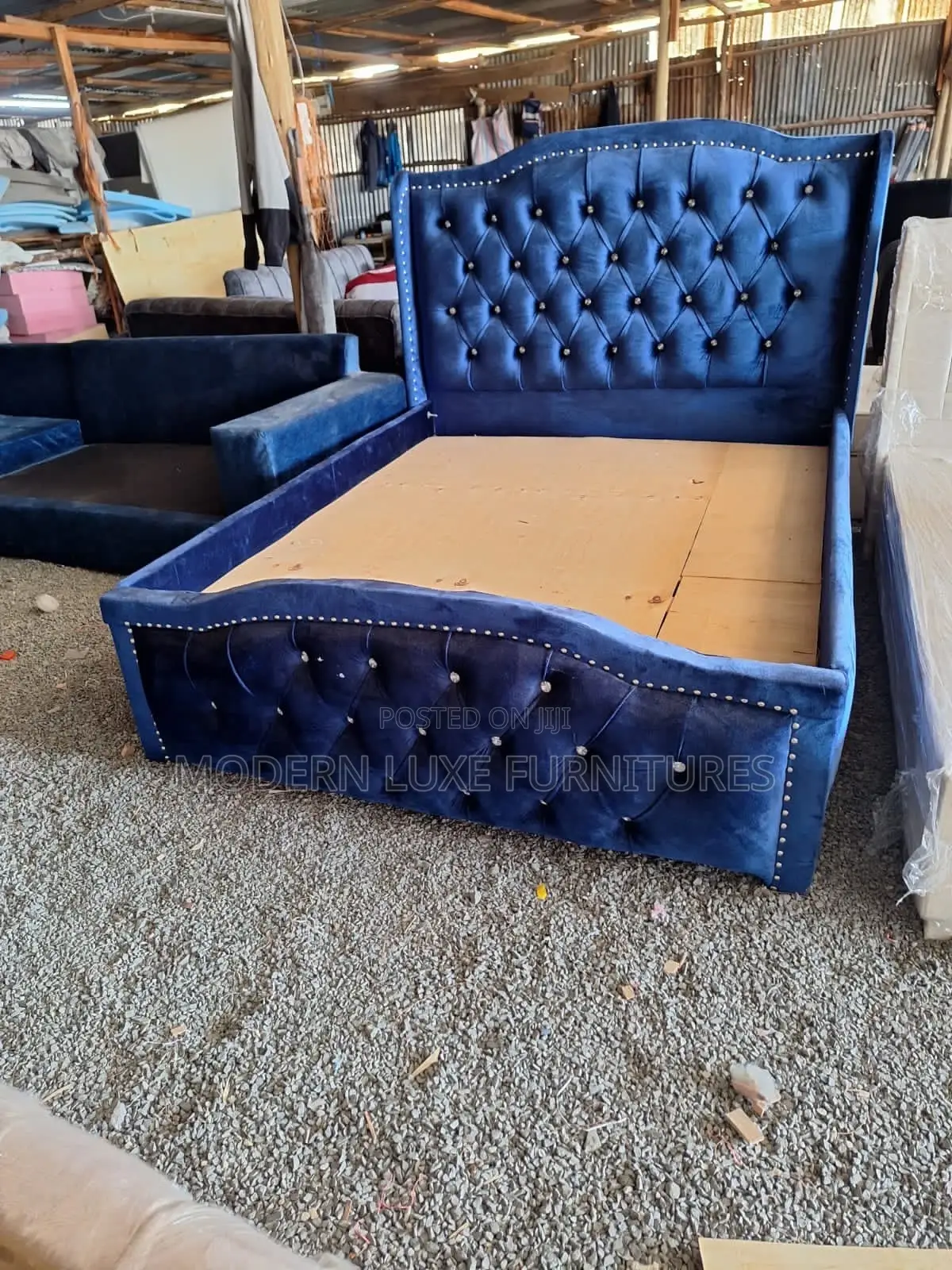 5/6 Tufted Bed