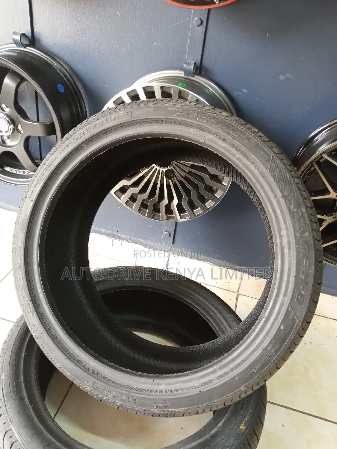 225/40r18 Boto Tyre