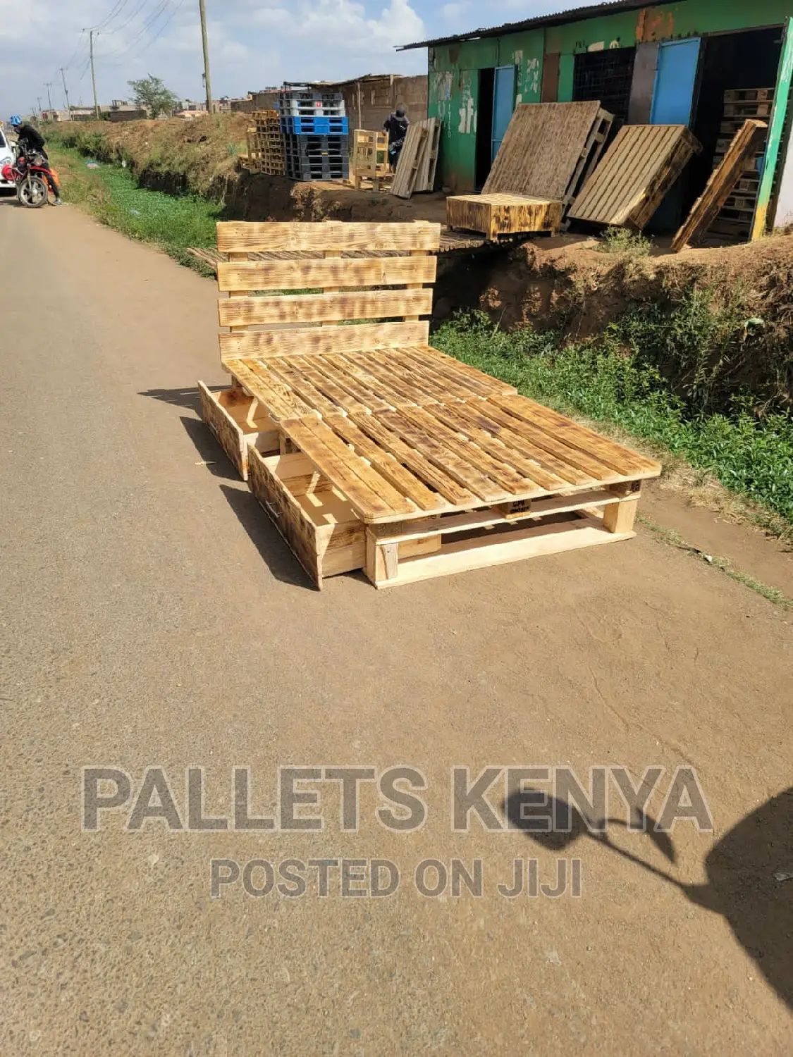 Pallet Bed- Blazed 4*6 Bed With Drawers. (T;B)