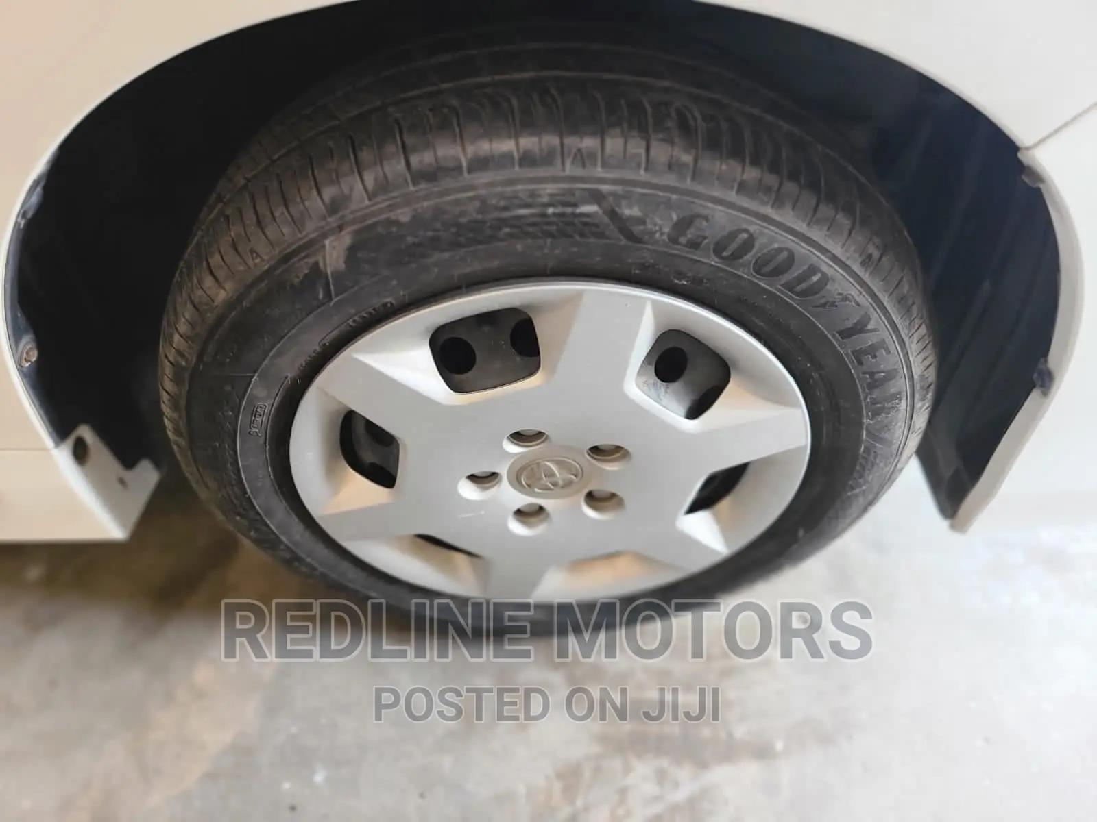 Toyota Esquire 2016 White