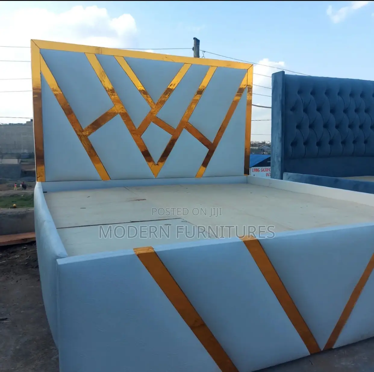 White 5/6 Bed